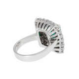 Ring mit Smaragd, zweireihig umrahmt von 40 Brillanten zus. ca. 2,15 ct - photo 3