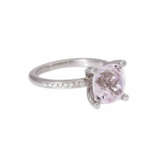 Ring mit Kunzit und 16 Brillanten zus. ca. 0,1 ct, - photo 1