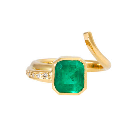 Ring mit Smaragd 2,56 ct (punziert) und Diamanten ca. 0,04 ct, - Foto 2