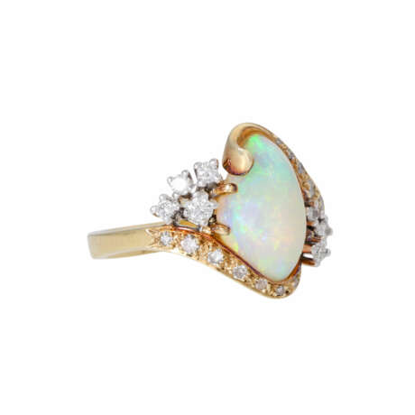 Ring mit feinem Opal und Diamanten zus. ca. 0,3 ct, - photo 1