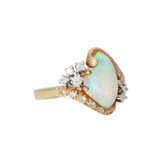 Ring mit feinem Opal und Diamanten zus. ca. 0,3 ct, - Foto 1