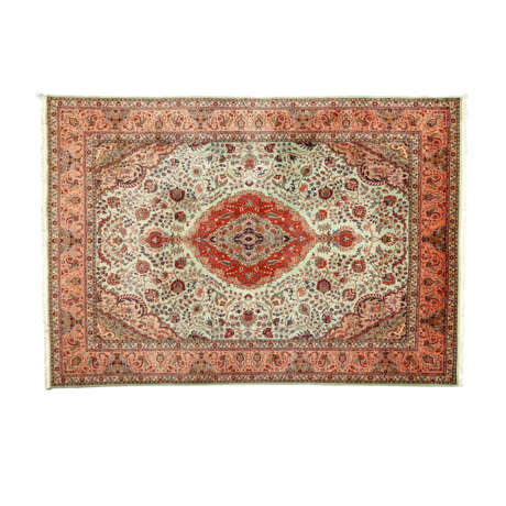 Orientteppich. TÄBRIZ/IRAN, 20. Jahrhundert, ca. 390x298 cm. - Foto 1