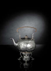 Georg-II-Silber-Teekanne auf Rechaud
