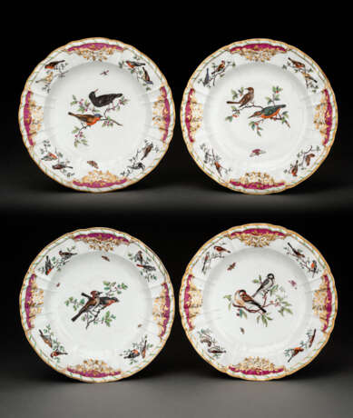 Vier Teller mit Vogeldekor aus dem Service für Graf Rothenburg - Foto 1