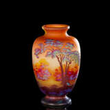 Vase mit Seenlandschaft - photo 1