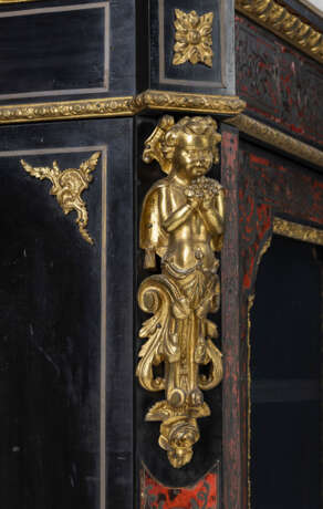 Paar Vitrinen im Louis-XV-Stil mit Boulle-Marketerie - Foto 3