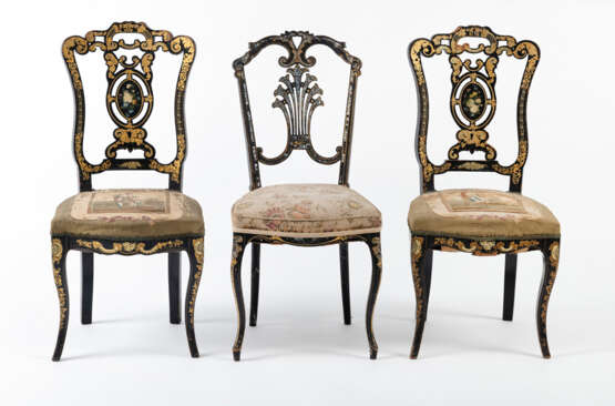 Drei Stühle mit Malerei - фото 2