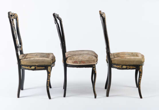 Drei Stühle mit Malerei - photo 3