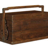 A HUANGHUALI TWO-TIERED PICNIC BOX AND COVER, TIHE - Foto 2