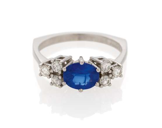 Sapphire Diamond Ring - фото 1