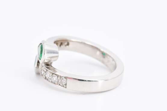 Emerald Diamond Ring - фото 3