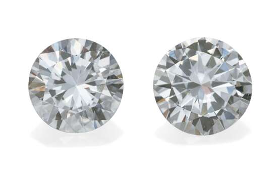 Mixed lot: Two unmounted brilliant-cut diamonds - фото 1