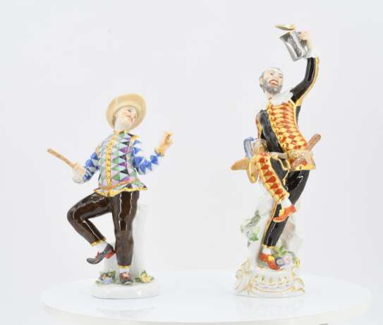 Harlequin with jug and Harlequin with slapstick from the Commedia dell'Arte - Foto 2