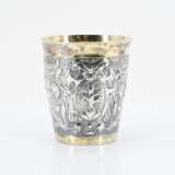Small beaker with coat of arms cartouches and tendrils - фото 4