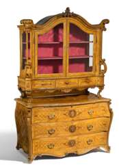 Baroque chest of drawers with display cabinet top
