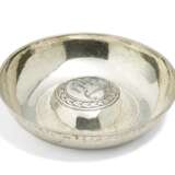 Small bowl with engraved coat of arms - фото 1
