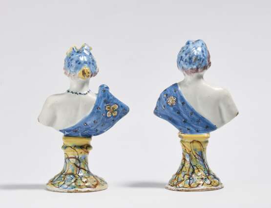 Small bust of man and woman in antique robes - фото 2