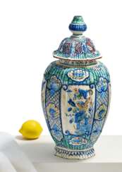Magnificent lidded vase with cashmere decor