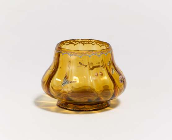 Small vase with insects and floral decor - photo 4