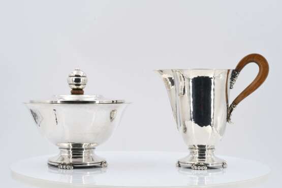 Five piece coffee and tea set with martellé surface - photo 8