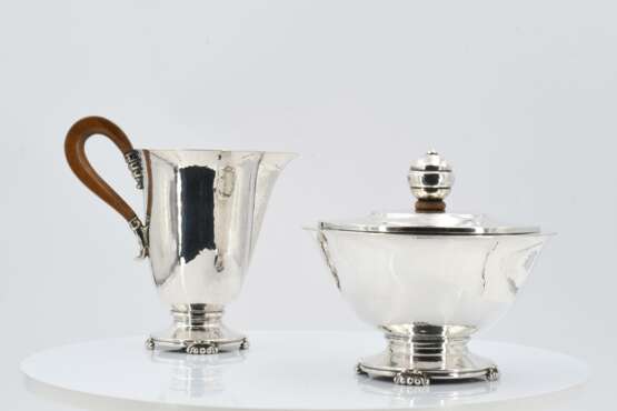 Five piece coffee and tea set with martellé surface - photo 11