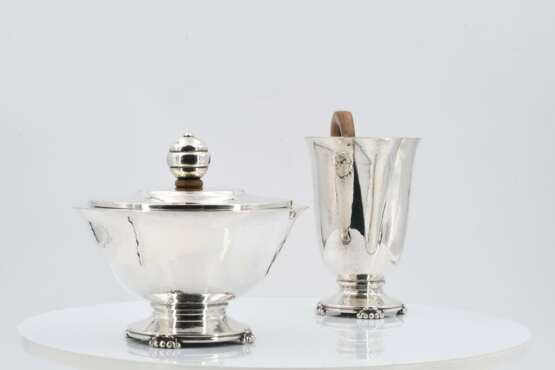 Five piece coffee and tea set with martellé surface - photo 13