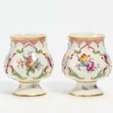 Pair of vases with floral decor - фото 1