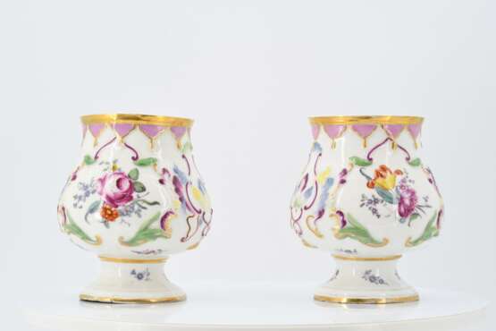 Pair of vases with floral decor - фото 2