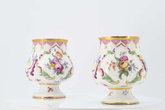 Pair of vases with floral decor - Foto 4