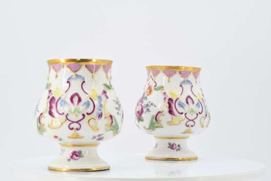 Pair of vases with floral decor - photo 5