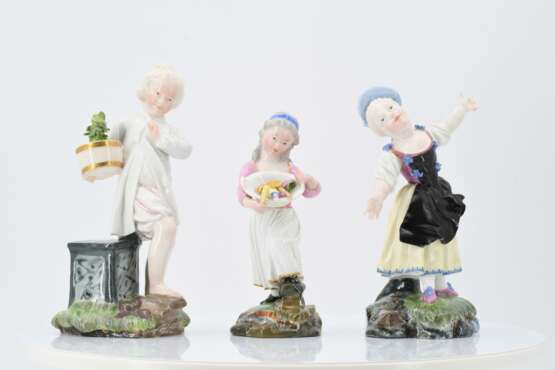Three figurines - photo 2