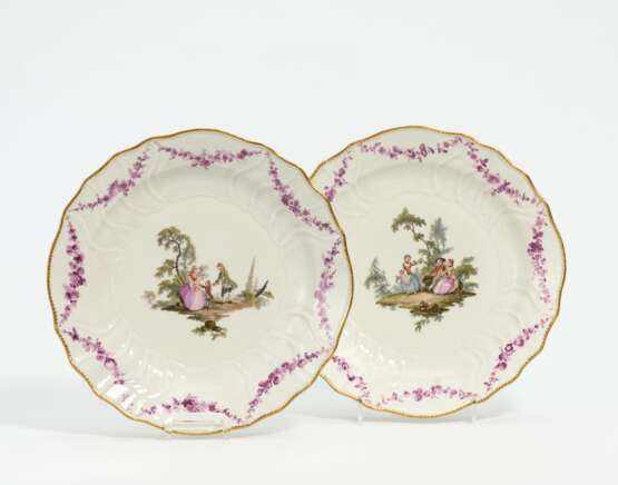 Pair of soup plates with Watteau scenes - Foto 3