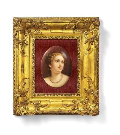 Porcelain painting showing theportrait of a lady - Foto 1