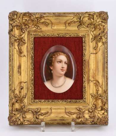 Porcelain painting showing theportrait of a lady - photo 2