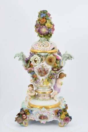 Small potpourri vase on pedestal - фото 2
