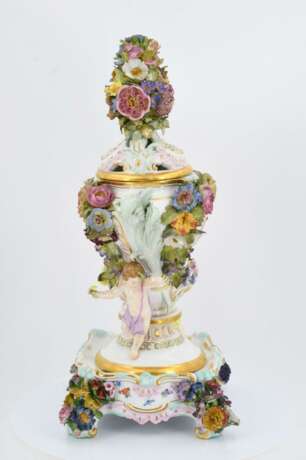 Small potpourri vase on pedestal - photo 3