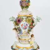 Small potpourri vase on pedestal - фото 4