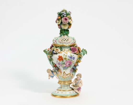 Small potpourri vase with putti - photo 1