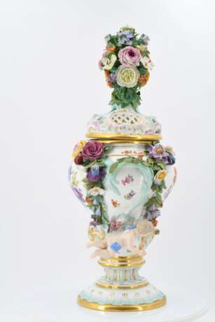 Small potpourri vase with putti - фото 5