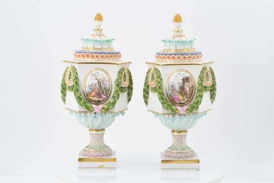 Pair of potpourri vases with harbor scenes - photo 1