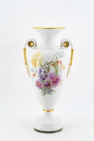 Large amphora vase with floral decor - фото 1