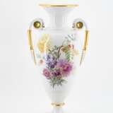 Large amphora vase with floral decor - photo 1