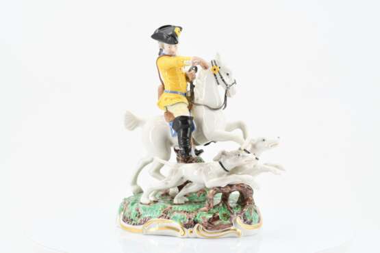 7 figurines from a centerpiece 'Frankenthal Yellow Hunt' - photo 4