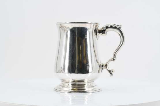 A large and a smaller George III Mug - photo 12