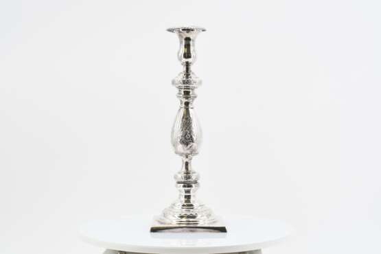 Pair of candlesticks with baluster shaft and flower decor - Foto 6