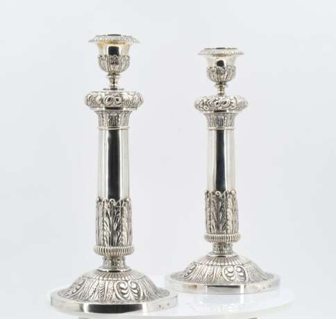 Pair of large candlesticks with acanthus decor - фото 2