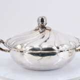 Pair of round lidded bowls with large fruit-shaped knobs and a sauce boat - Foto 2