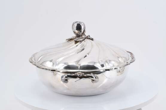 Pair of round lidded bowls with large fruit-shaped knobs and a sauce boat - Foto 3