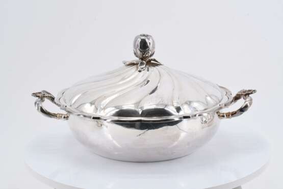 Pair of round lidded bowls with large fruit-shaped knobs and a sauce boat - Foto 4