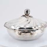 Pair of round lidded bowls with large fruit-shaped knobs and a sauce boat - Foto 5